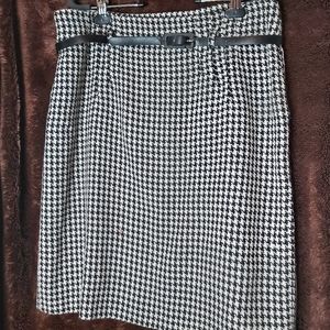 Pencil skirt- belted waist - lined